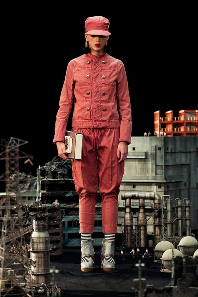 Look 25